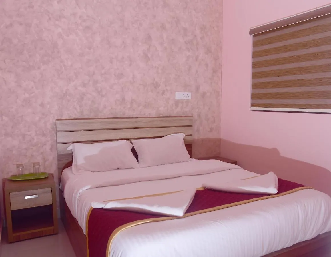 V P Residency Ξενοδοχείο Padinjarathara Ινδία